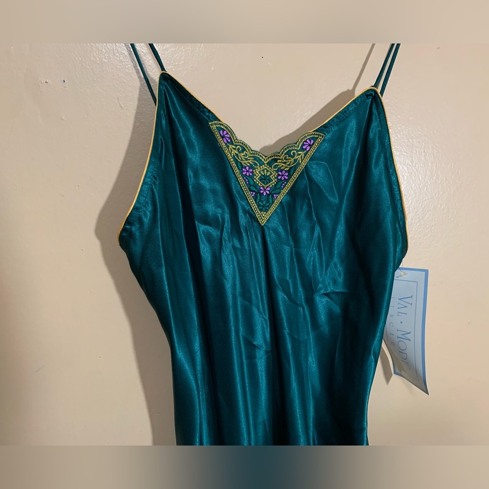 NEW Vintage Val-Mode Lingerie Emerald Green Strappy Nightgown Floral Size Small - Picture 2 of 11